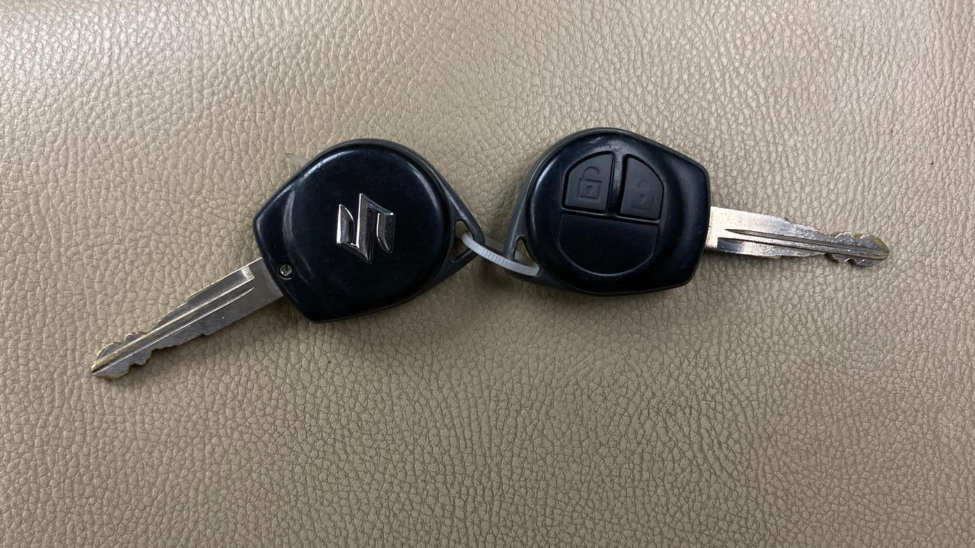 2015 Maruti Swift Dzire VDI, Diesel, Manual, 1,04,191 km, Key Close Up