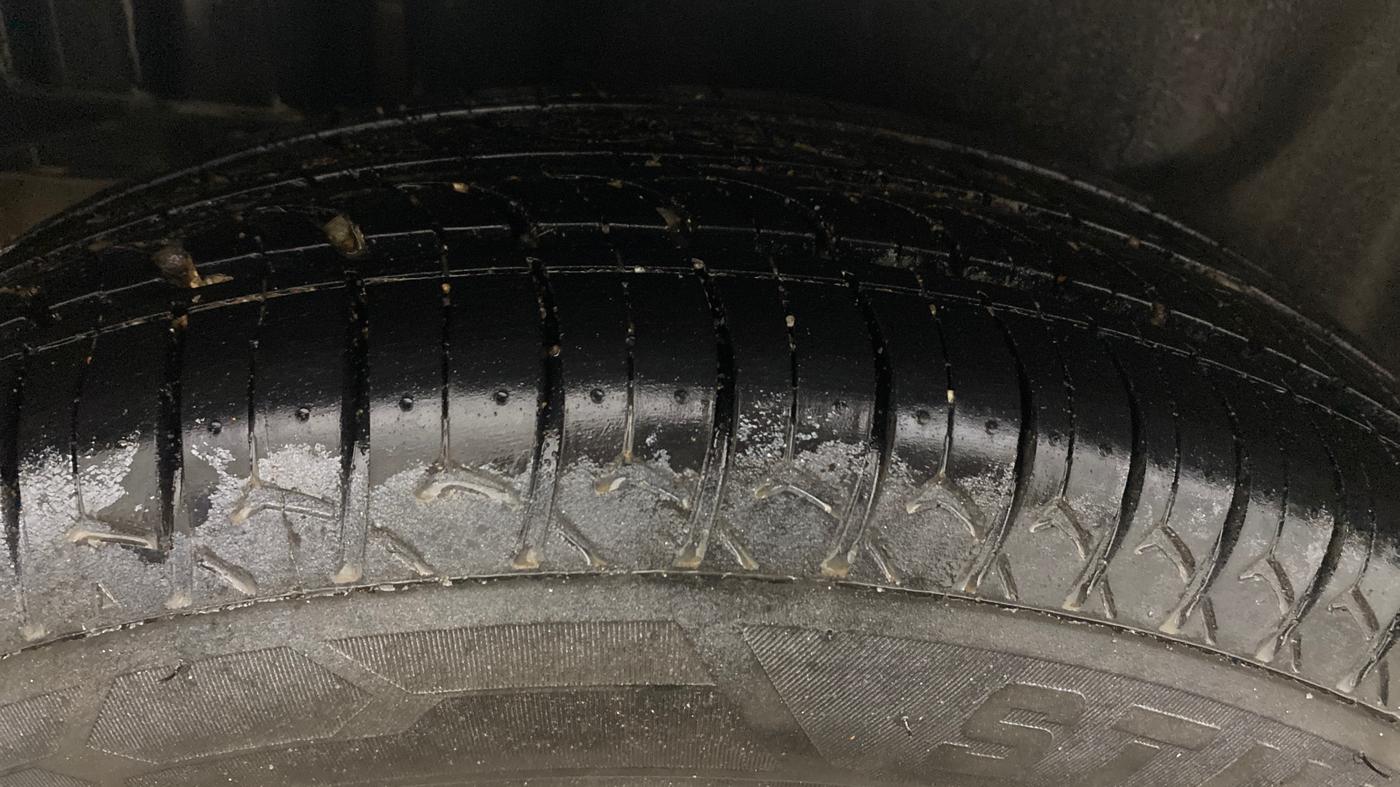 2015 Maruti Swift Dzire VDI, Diesel, Manual, 1,04,191 km, Right Rear Tyre Tread