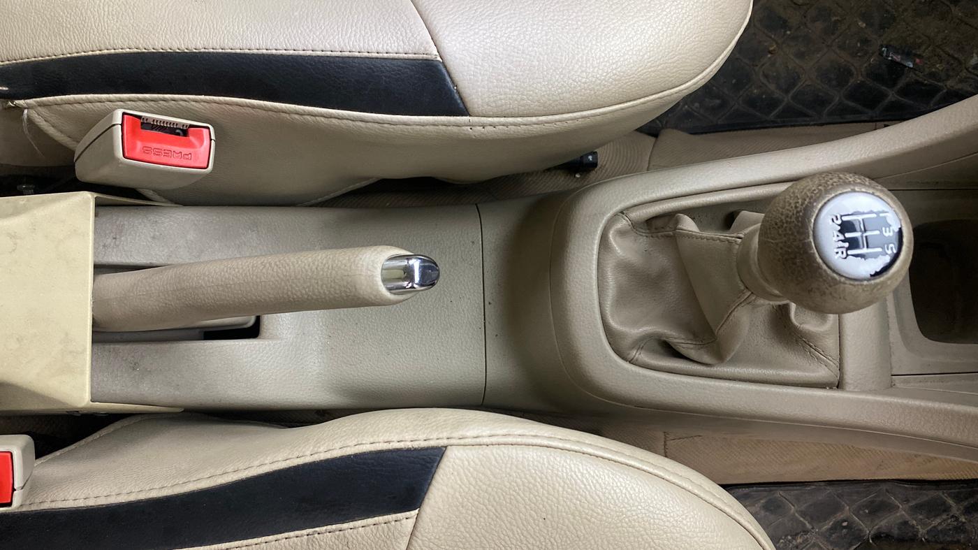 2015 Maruti Swift Dzire VDI, Diesel, Manual, 1,04,191 km, Gear Lever
