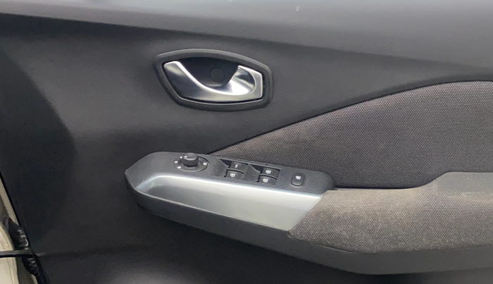 2022 Nissan Kicks XV PREMIUM TURBO 1.3 CVT, Petrol, Automatic, 39,906 km, Driver Side Door Panels Control