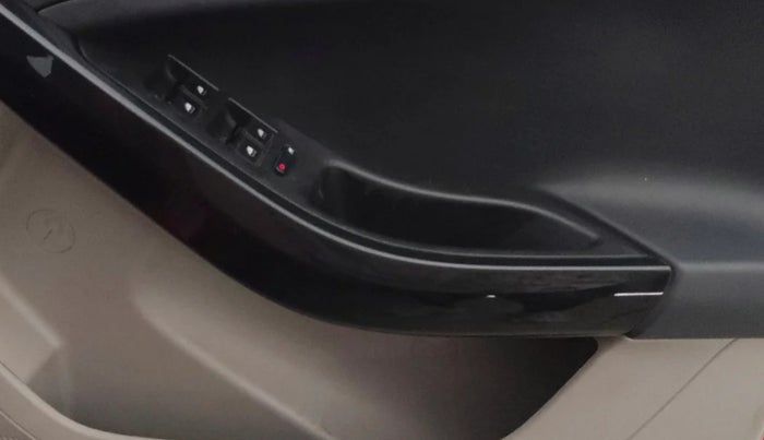 2018 Tata NEXON XM PETROL, Petrol, Manual, 62,551 km, Driver Side Door Panels Control