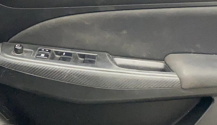 2019 Maruti Swift VXI AMT, Petrol, Automatic, 36,138 km, Driver Side Door Panels Control