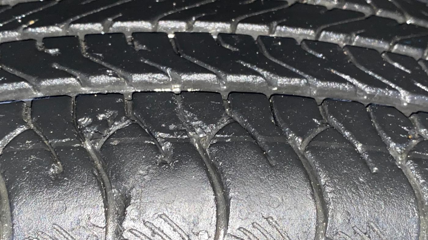 2020 Renault Duster RXZ 1.3 TURBO PETROL CVT, Petrol, Automatic, 42,498 km, Right Front Tyre Tread
