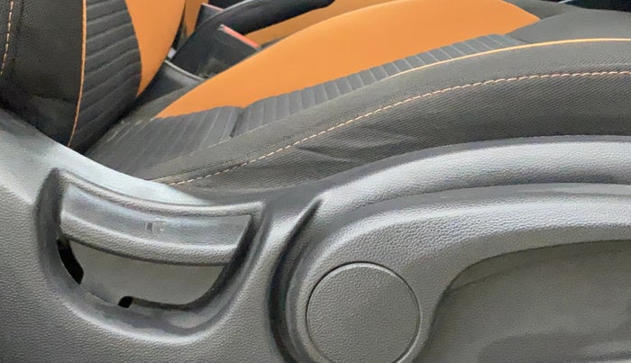 2016 Hyundai i20 Active 1.2 S, Petrol, Manual, 1,00,921 km, Driver Side Adjustment Panel