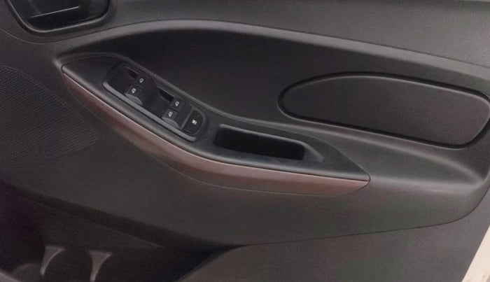 2020 Ford FREESTYLE TITANIUM 1.2 PETROL, Petrol, Manual, 44,732 km, Driver Side Door Panels Control