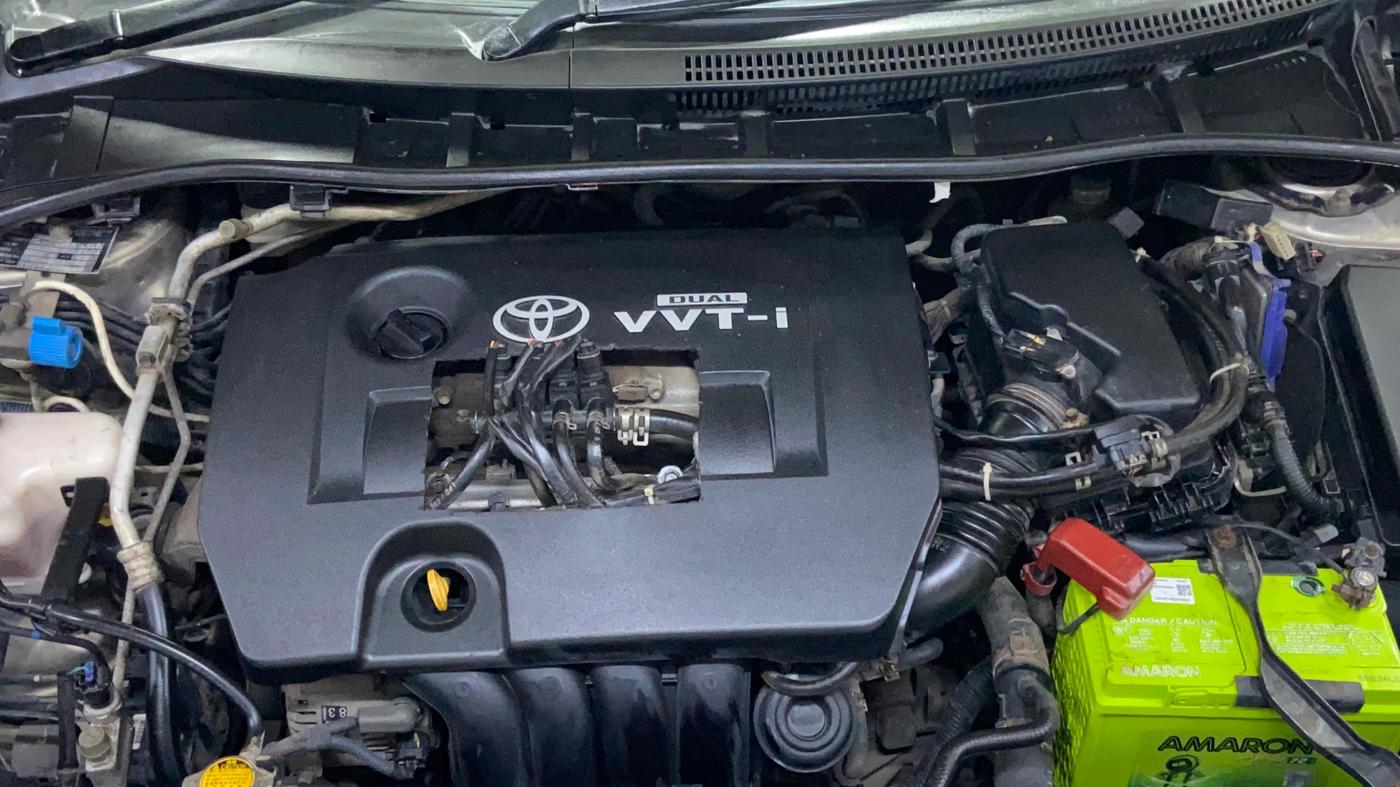 2013 Toyota Corolla Altis GL PETROL, CNG, Manual, 1,06,959 km, Engine View