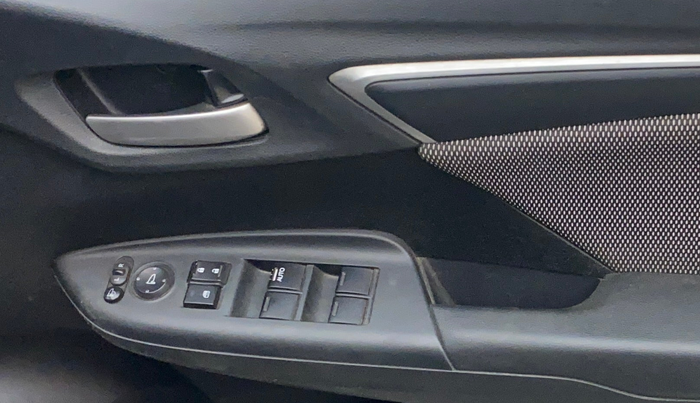 2018 Honda WR-V 1.5L I-DTEC VX MT, Diesel, Manual, 1,09,212 km, Driver Side Door Panels Control