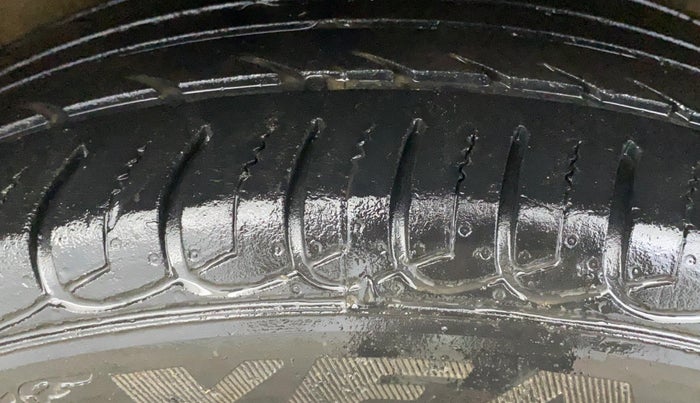 2019 Ford Ecosport TITANIUM 1.5L PETROL, CNG, Manual, 54,120 km, Right Rear Tyre Tread