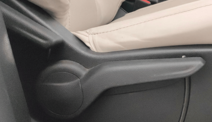 2023 Mahindra XUV700 AX 5 P MT 5 STR, Petrol, Manual, 19,885 km, Driver Side Adjustment Panel