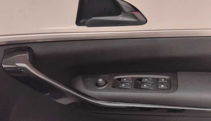 2023 Mahindra XUV700 AX 5 P MT 5 STR, Petrol, Manual, 19,885 km, Driver Side Door Panels Control