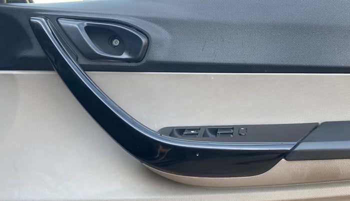 2019 Tata Tiago XT PETROL, Petrol, Manual, 45,936 km, Driver Side Door Panels Control
