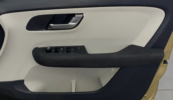 2021 Tata ALTROZ XZ PLUS I-TURBO PETROL, Petrol, Manual, 15,989 km, Driver Side Door Panels Control