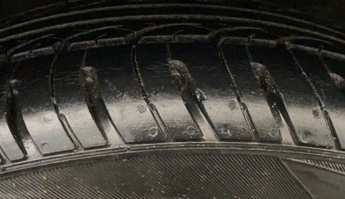 2016 Hyundai Grand i10 SPORTZ 1.2 KAPPA VTVT, Petrol, Manual, 94,768 km, Right Rear Tyre Tread