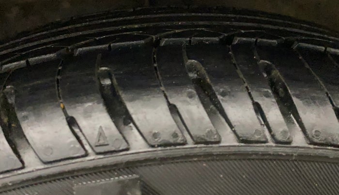 2016 Hyundai Grand i10 SPORTZ 1.2 KAPPA VTVT, Petrol, Manual, 94,768 km, Left Front Tyre Tread