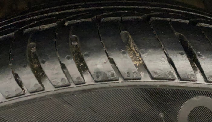 2016 Hyundai Grand i10 SPORTZ 1.2 KAPPA VTVT, Petrol, Manual, 94,768 km, Right Front Tyre Tread