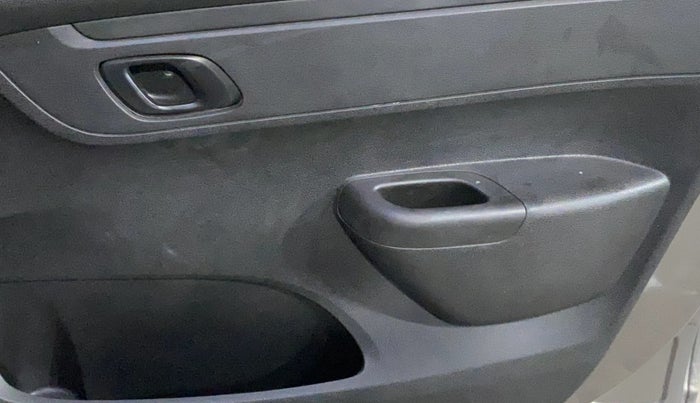 2017 Renault Kwid RXT 1.0 AMT (O), Petrol, Automatic, 36,721 km, Driver Side Door Panels Control