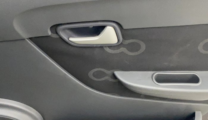 2015 Maruti Alto 800 LXI, Petrol, Manual, 16,272 km, Driver Side Door Panels Control