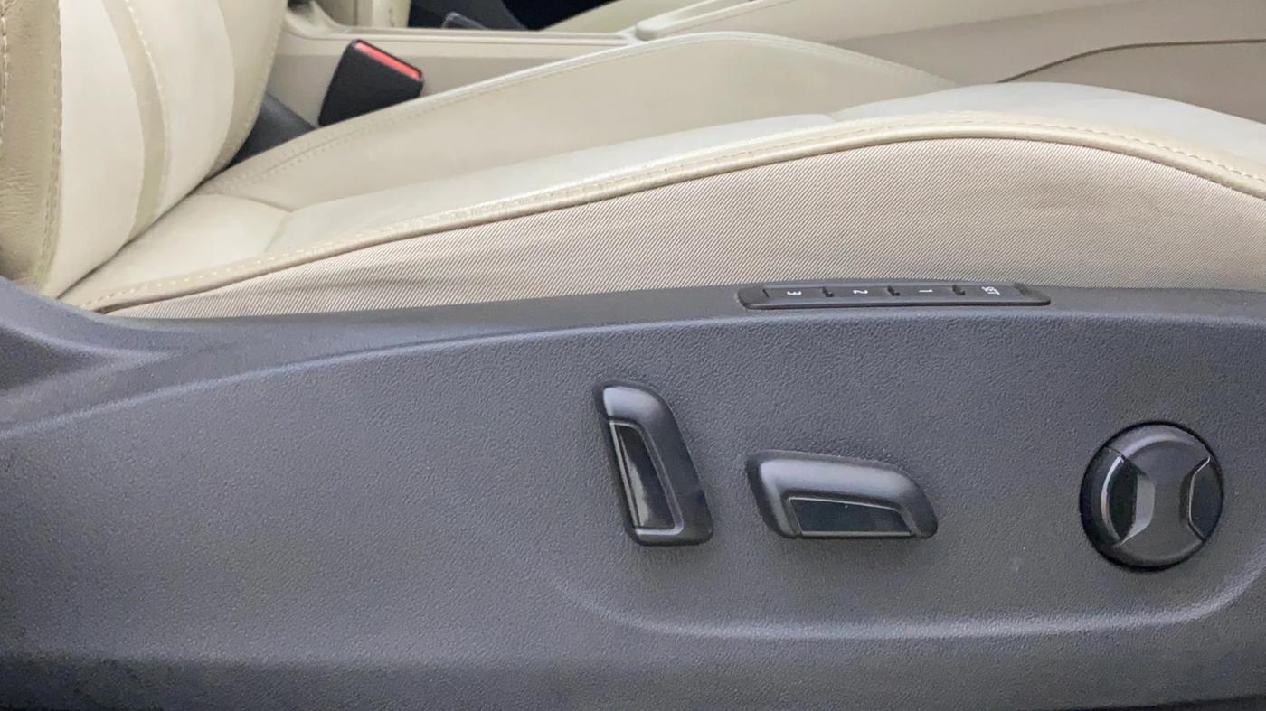 2022 Skoda Octavia L&K 2.0 AT, Petrol, Automatic, 33,747 km, Driver Side Adjustment Panel
