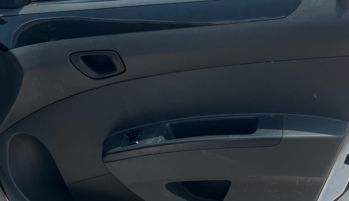 2012 Chevrolet Beat LS PETROL, Petrol, Manual, 66,905 km, Driver Side Door Panels Control