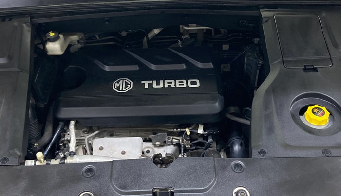 2021 MG HECTOR PLUS SUPER 1.5 PETROL TURBO HYBRID MT 7-STR, Petrol, Manual, 30,423 km, Engine View