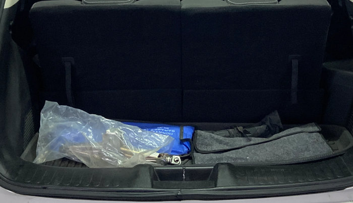 2021 MG HECTOR PLUS SUPER 1.5 PETROL TURBO HYBRID MT 7-STR, Petrol, Manual, 30,423 km, Boot Inside