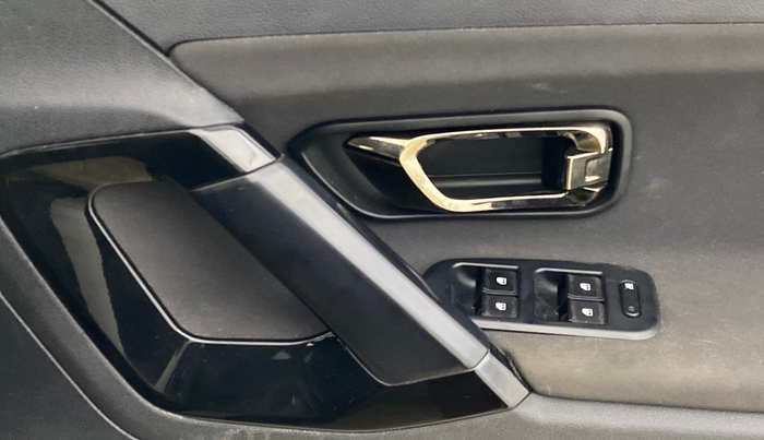 2023 Tata Harrier XT PLUS 2.0L KRYOTEC DARK EDITON, Diesel, Manual, 85,683 km, Driver Side Door Panels Control