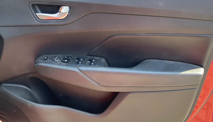 2021 Hyundai Verna SX (O) 1.0 TURBO DCT, Petrol, Automatic, 38,367 km, Driver Side Door Panels Control