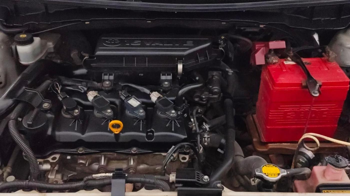 2015 Toyota Etios VX, CNG, Manual, 1,10,885 km, Engine View