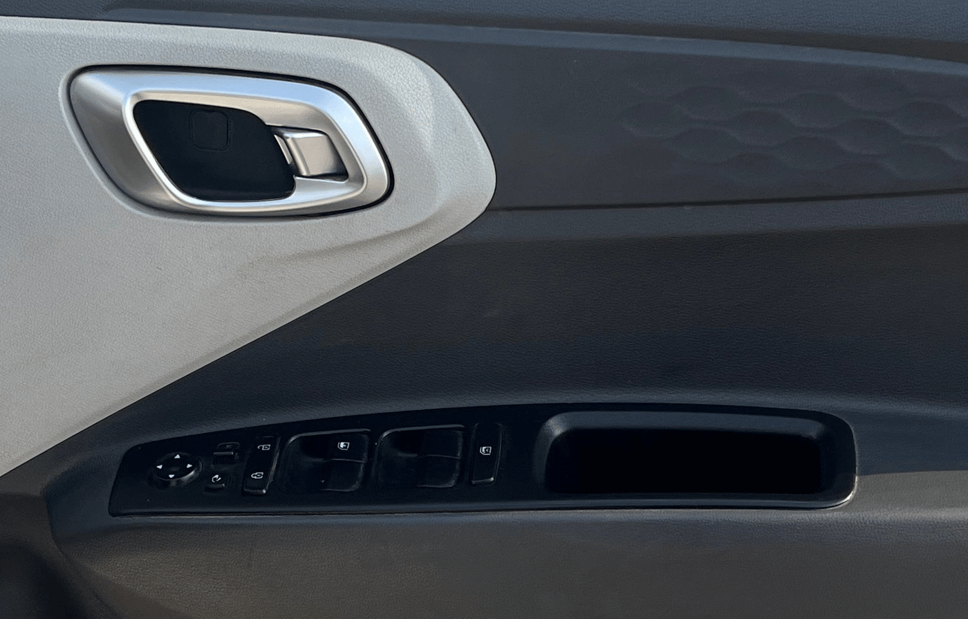 2021 Hyundai GRAND I10 NIOS ASTA 1.2 KAPPA VTVT, Petrol, Manual, 1,37,594 km, Driver Side Door Panels Control