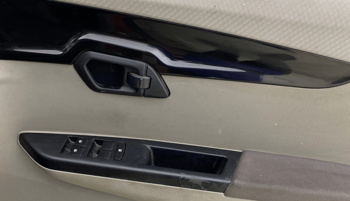 2017 Mahindra Kuv100 K6 D 5 STR, Diesel, Manual, 60,116 km, Driver Side Door Panels Control