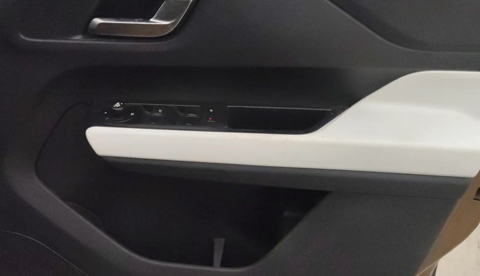 2022 Tata PUNCH CREATIVE  AMT, Petrol, Automatic, 16,627 km, Driver Side Door Panels Control