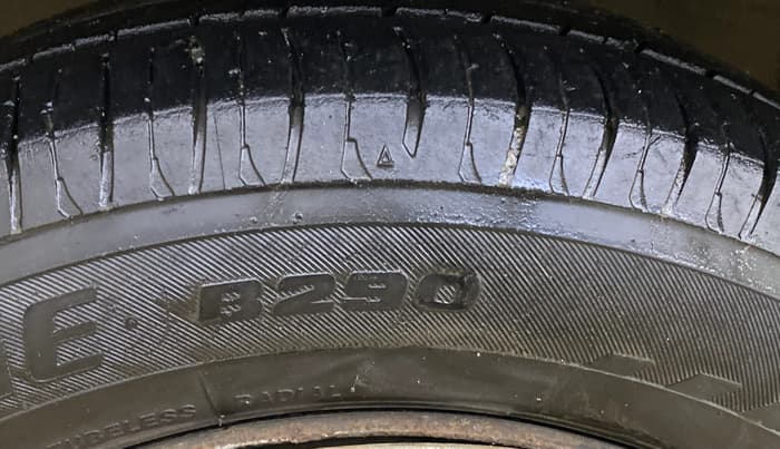 2014 Honda Amaze 1.5L I-DTEC S, Diesel, Manual, 1,40,104 km, Left Front Tyre Tread