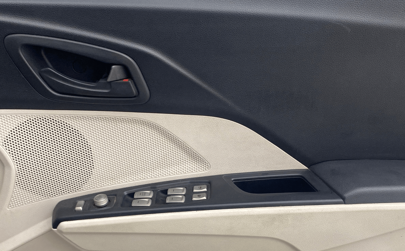 2021 Mahindra XUV300 W6 1.5 Diesel, Diesel, Manual, 46,982 km, Driver Side Door Panels Control