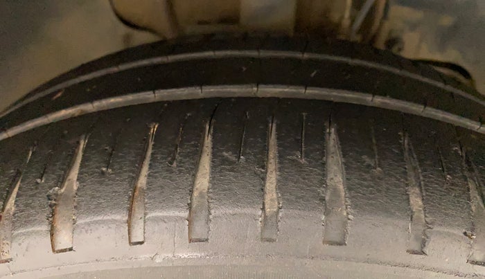 2018 Tata Tiago XZ PETROL, Petrol, Manual, 63,363 km, Right Front Tyre Tread