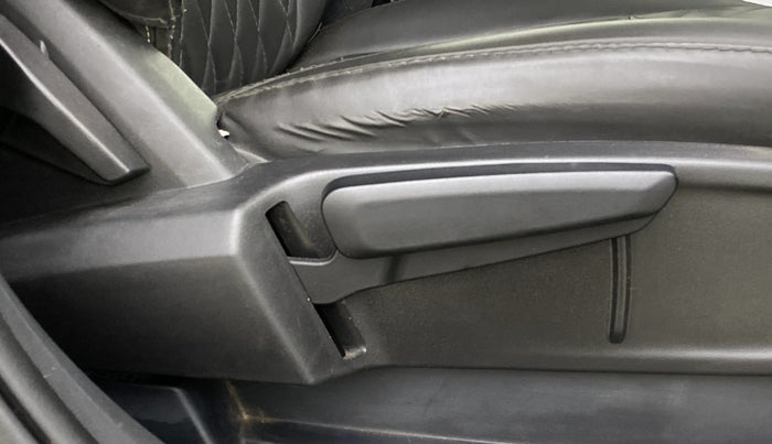 2023 Tata ALTROZ XZ CNG, CNG, Manual, 52,836 km, Driver Side Adjustment Panel