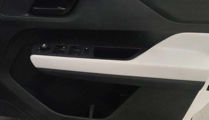 2024 Tata PUNCH Accomplished Plus AMT, Petrol, Automatic, 1,174 km, Driver Side Door Panels Control