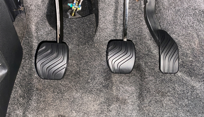 2018 Renault Kwid RXT 1.0 (O), Petrol, Manual, 32,879 km, Pedals