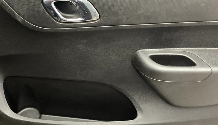 2018 Renault Kwid RXT 1.0 (O), Petrol, Manual, 32,879 km, Driver Side Door Panels Control