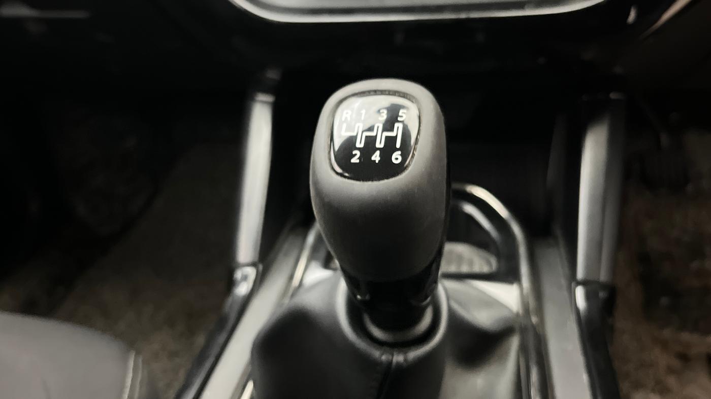 2023 Tata Harrier XT PLUS 2.0L KRYOTEC DARK EDITON, Diesel, Manual, 35,423 km, Gear Lever