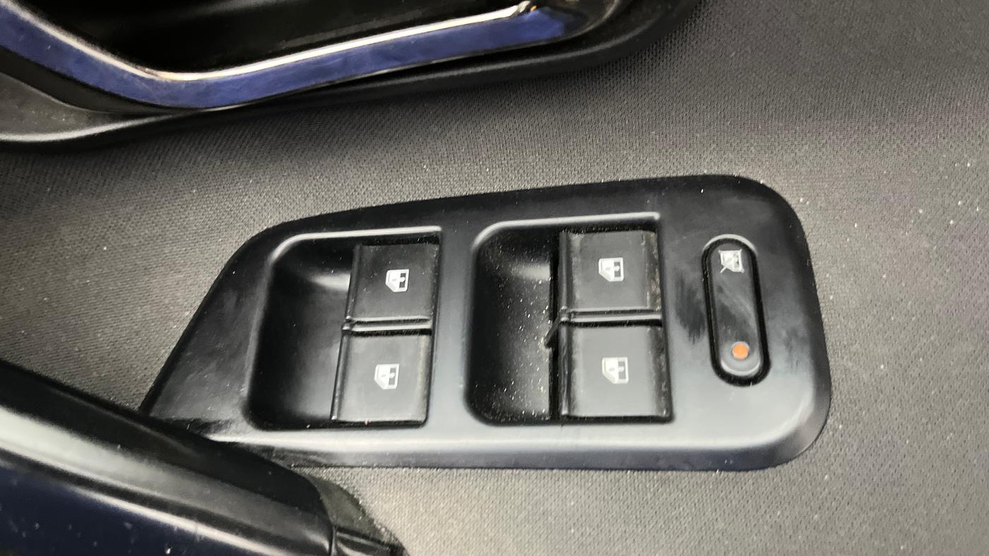 2023 Tata Harrier XT PLUS 2.0L KRYOTEC DARK EDITON, Diesel, Manual, 35,423 km, Driver Side Door Panels Control