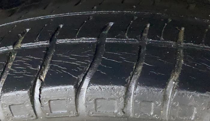 2014 Maruti Alto 800 VXI, Petrol, Manual, 33,644 km, Left Rear Tyre Tread