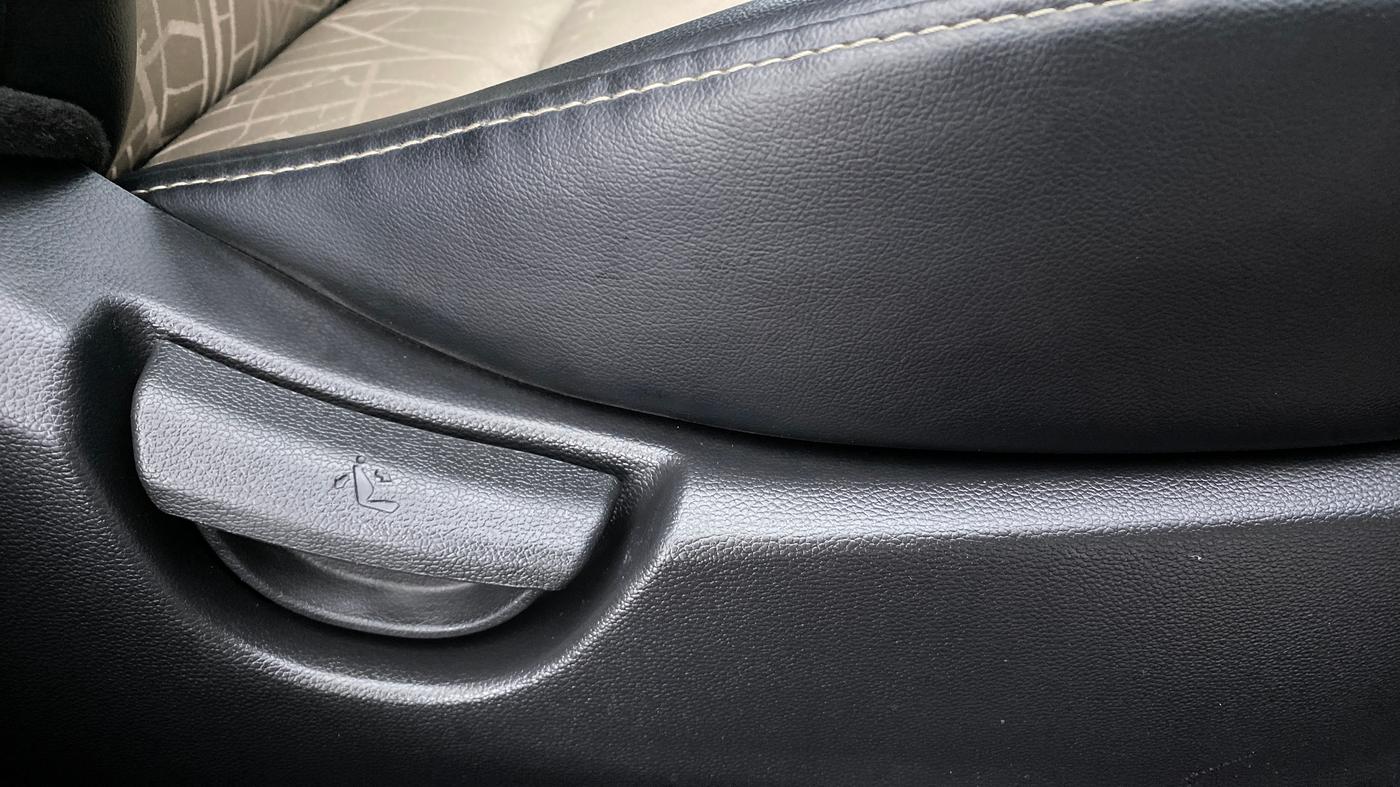 2019 Hyundai Grand i10 SPORTZ 1.2 KAPPA VTVT, Petrol, Manual, 20,361 km, Driver Side Adjustment Panel
