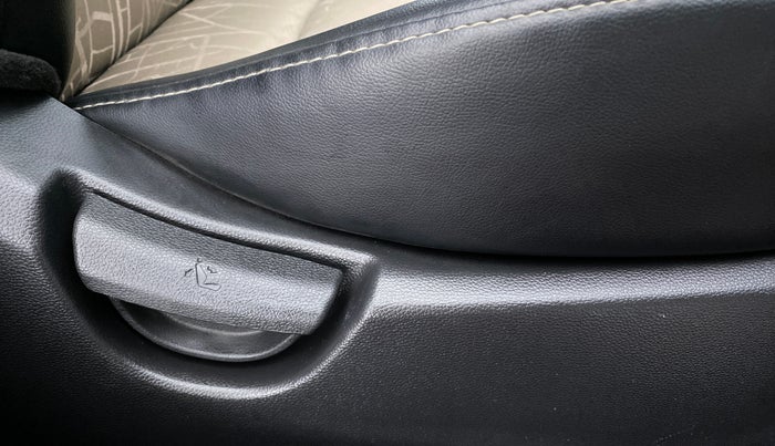 2019 Hyundai Grand i10 SPORTZ 1.2 KAPPA VTVT, Petrol, Manual, 20,361 km, Driver Side Adjustment Panel