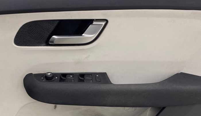 2022 Tata ALTROZ XZ PLUS PETROL, CNG, Manual, 1,27,862 km, Driver Side Door Panels Control