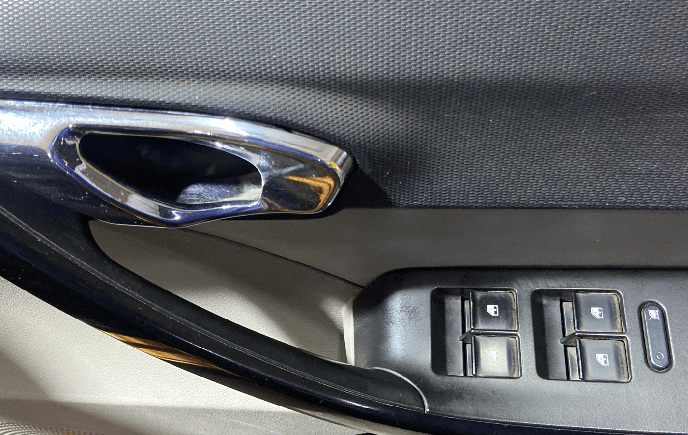 2017 Tata Tiago XZ PETROL, Petrol, Manual, 77,725 km, Driver Side Door Panels Control