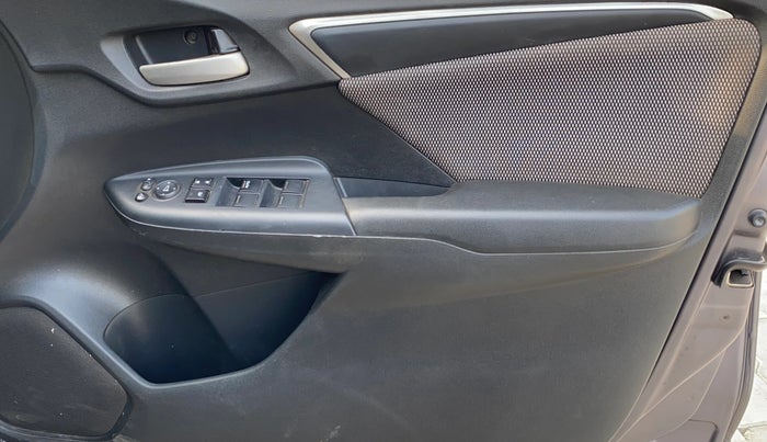 2018 Honda WR-V 1.5L I-DTEC VX MT, Diesel, Manual, 1,24,180 km, Driver Side Door Panels Control