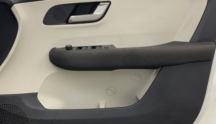 2024 Tata ALTROZ XZ CNG, CNG, Manual, 28,311 km, Driver Side Door Panels Control