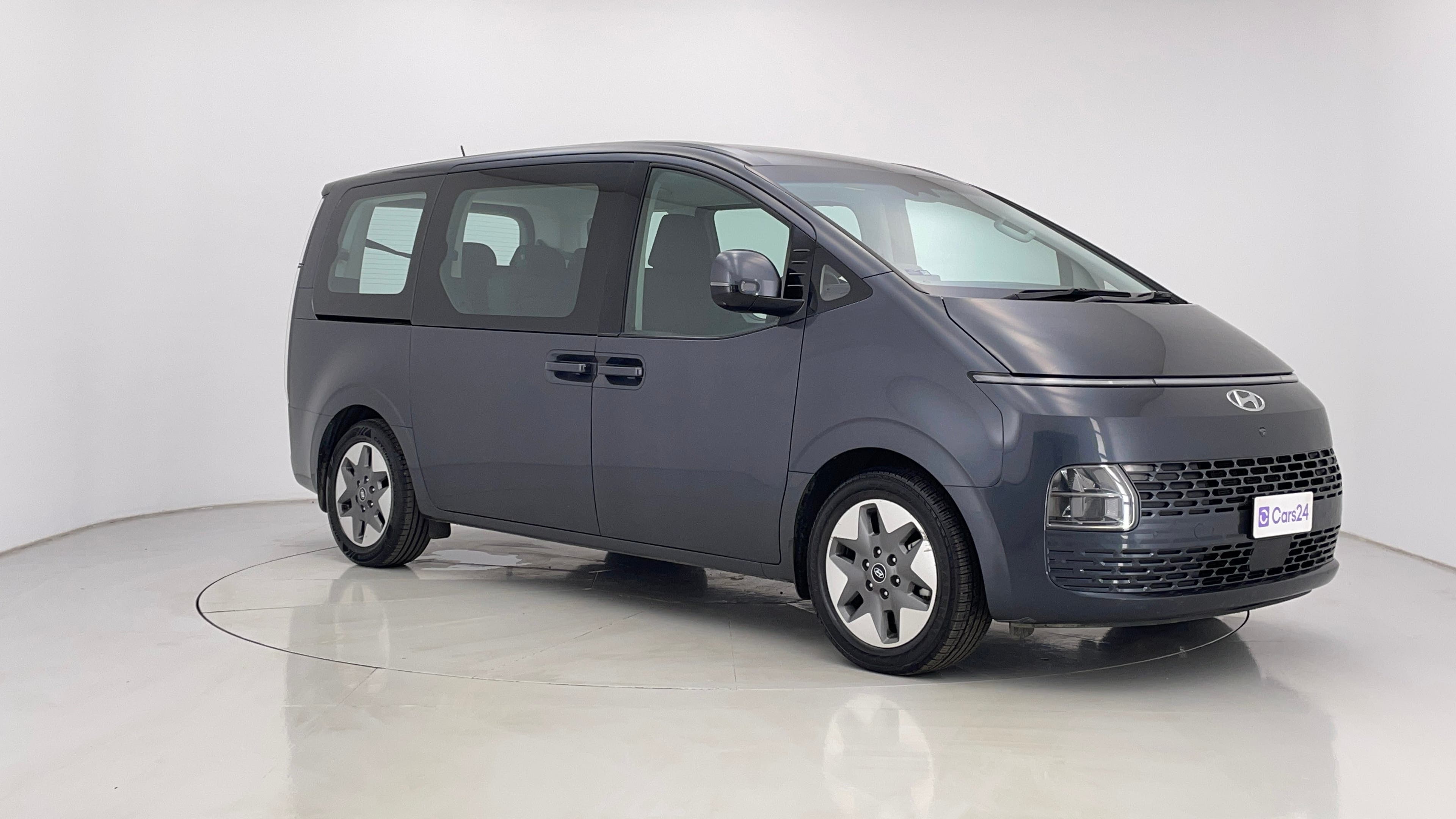 Hyundai Staria image