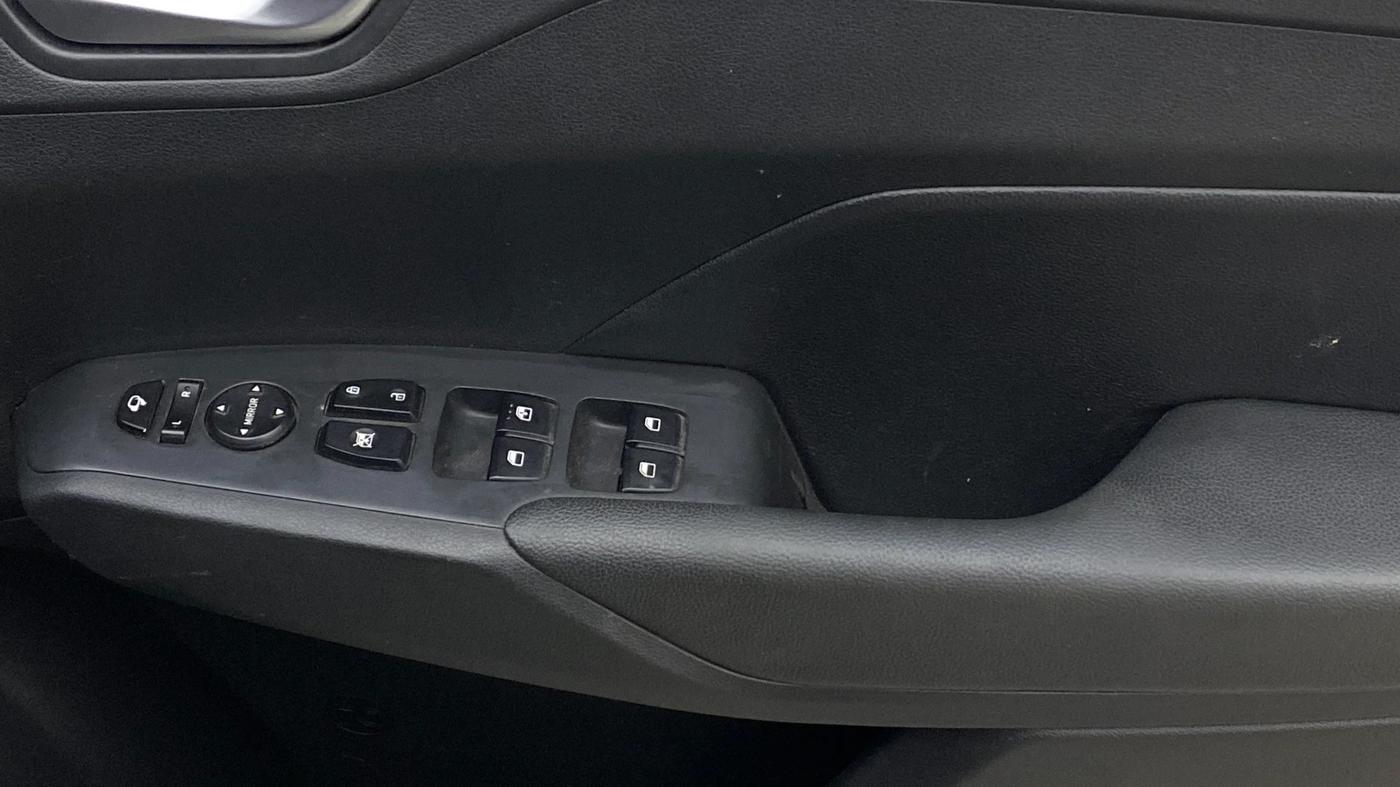 2022 Hyundai Verna SX (O) 1.0 TURBO DCT, Petrol, Automatic, 65,808 km, Driver Side Door Panels Control