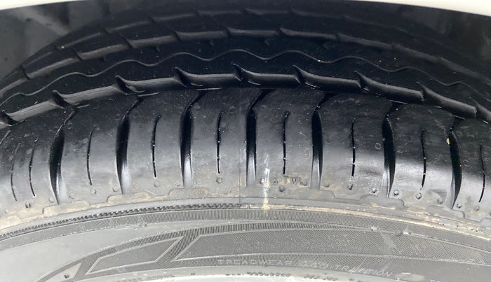 2014 Ford Ecosport 1.5 TITANIUMTDCI OPT, Diesel, Manual, 50,584 km, Left Front Tyre Tread